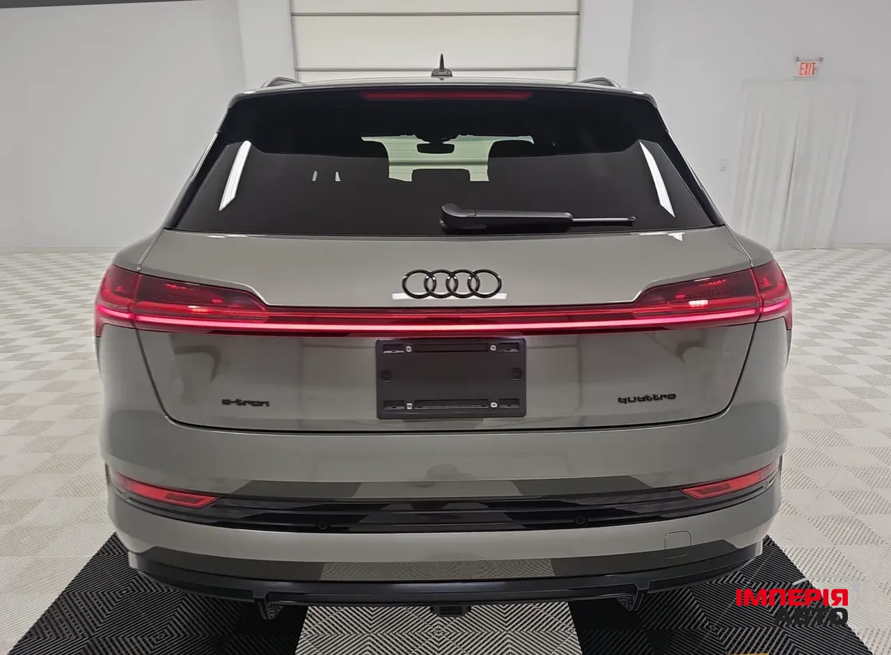 Audi e-tron - фото 13