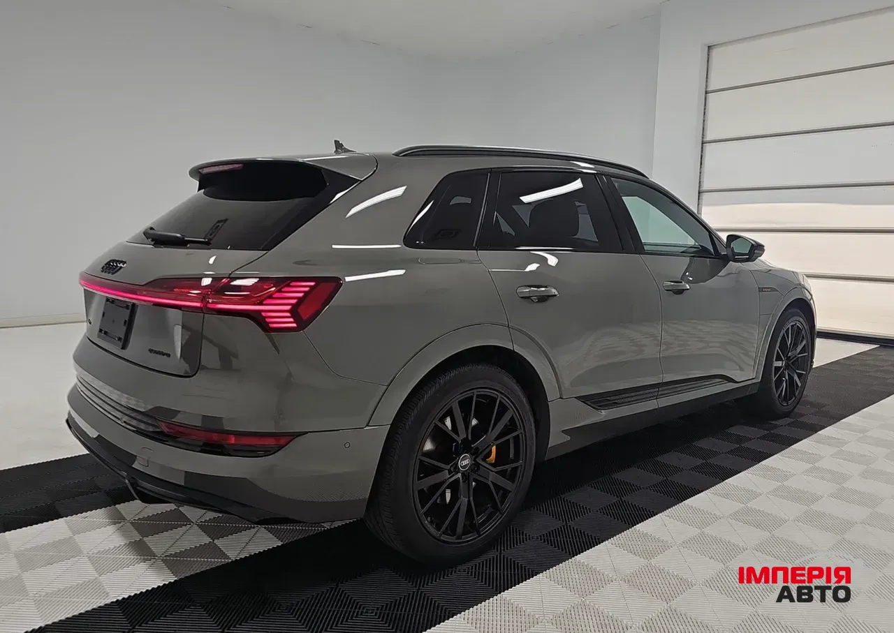 Audi e-tron - фото 14