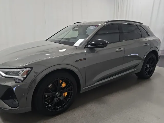 Audi e-tron - фото 3