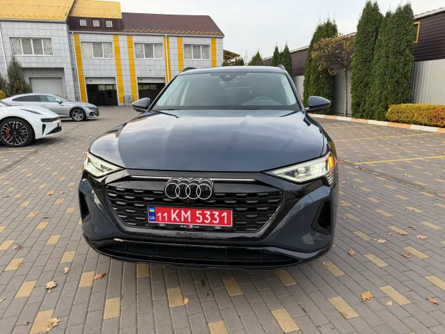 Audi Q8 e-tron - фото 1