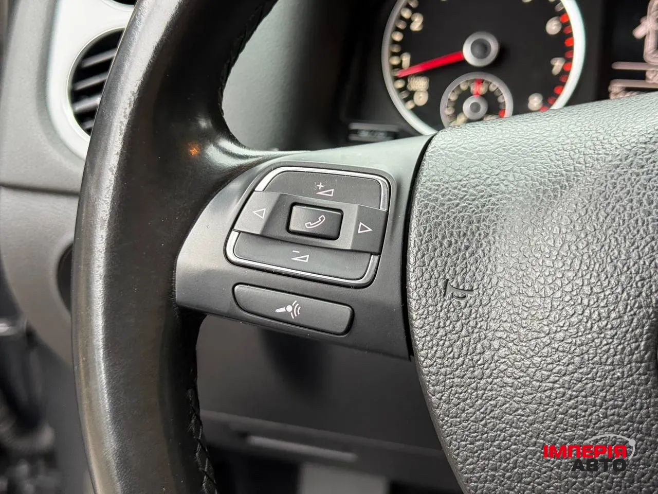 Volkswagen Tiguan - фото 40