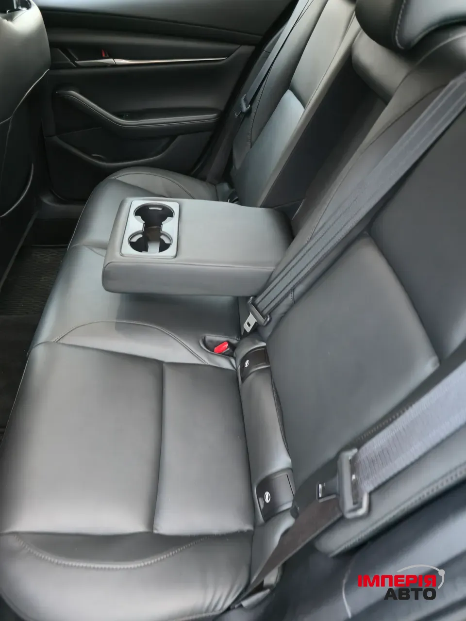 Mazda 3 - фото 9