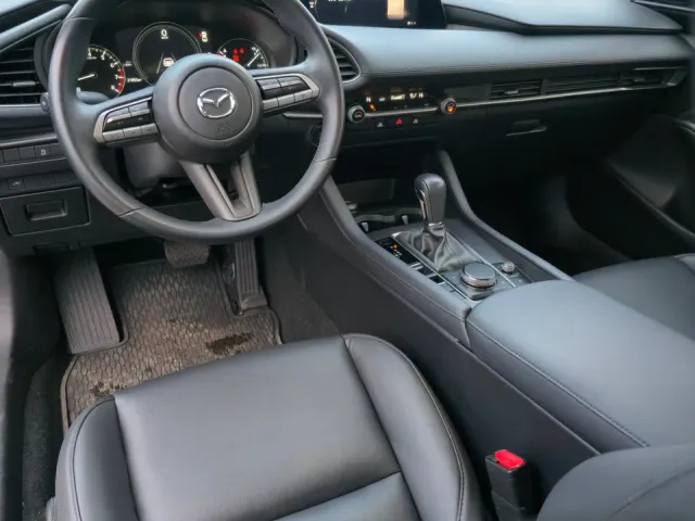 Mazda 3 - фото 5