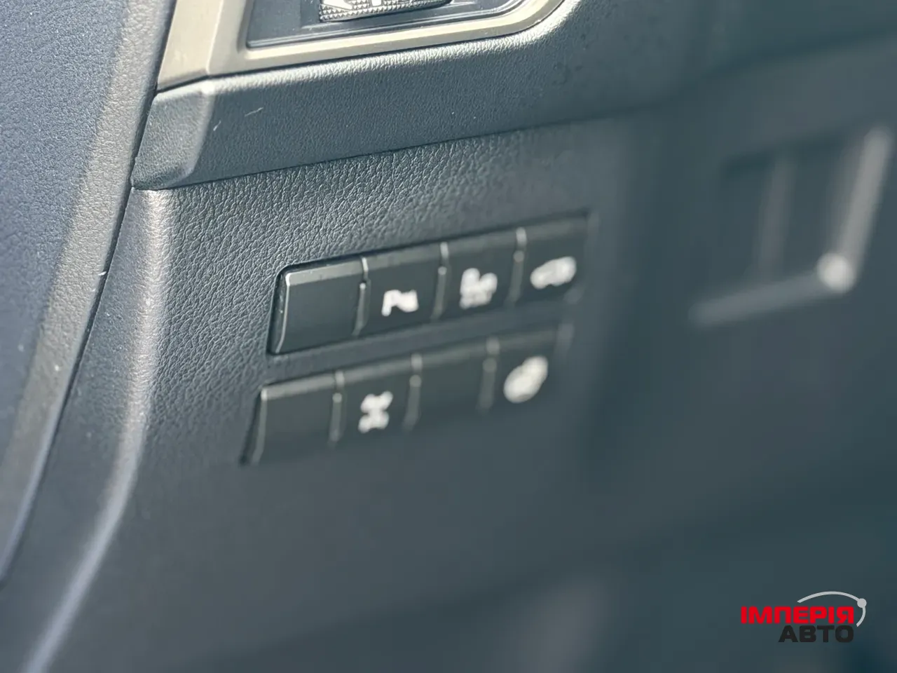 Lexus NX - фото 13