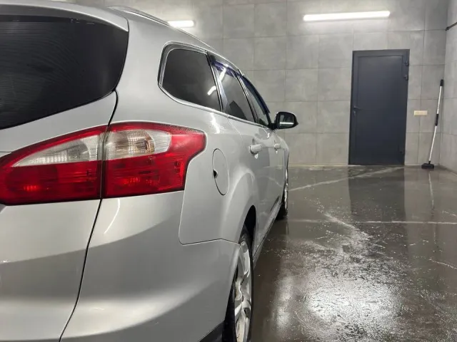Ford Focus - фото 5