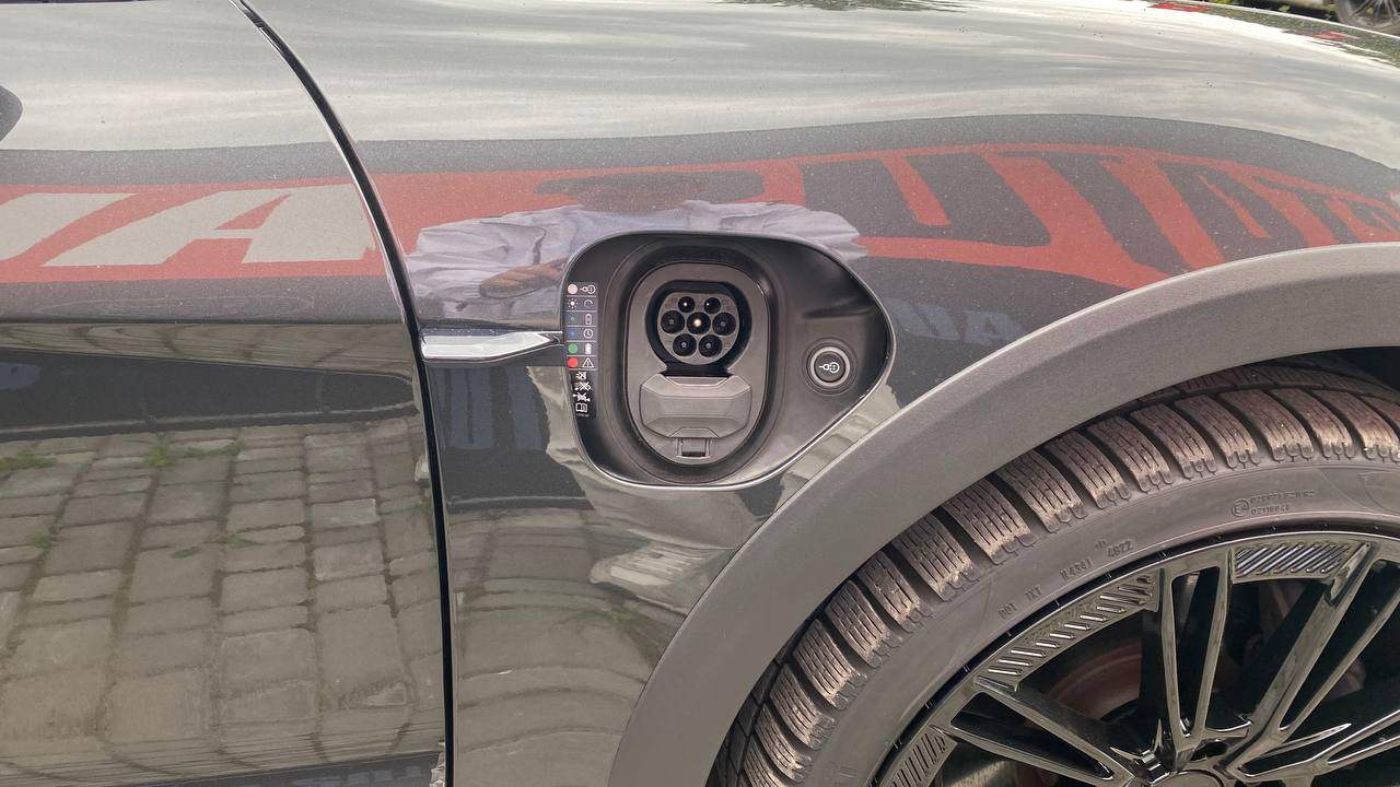 Porsche Taycan - фото 8