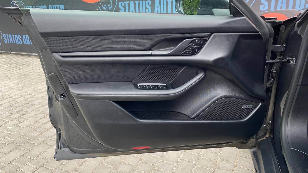 Porsche Taycan - фото 27