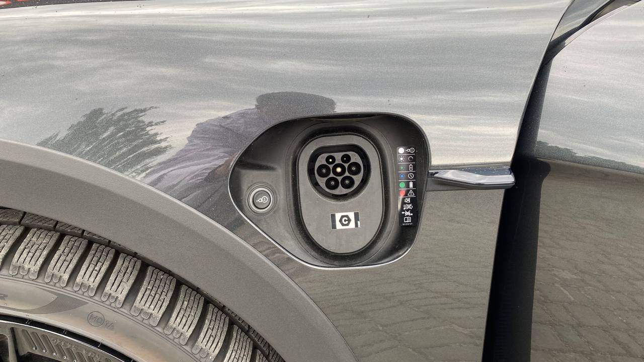 Porsche Taycan - фото 39