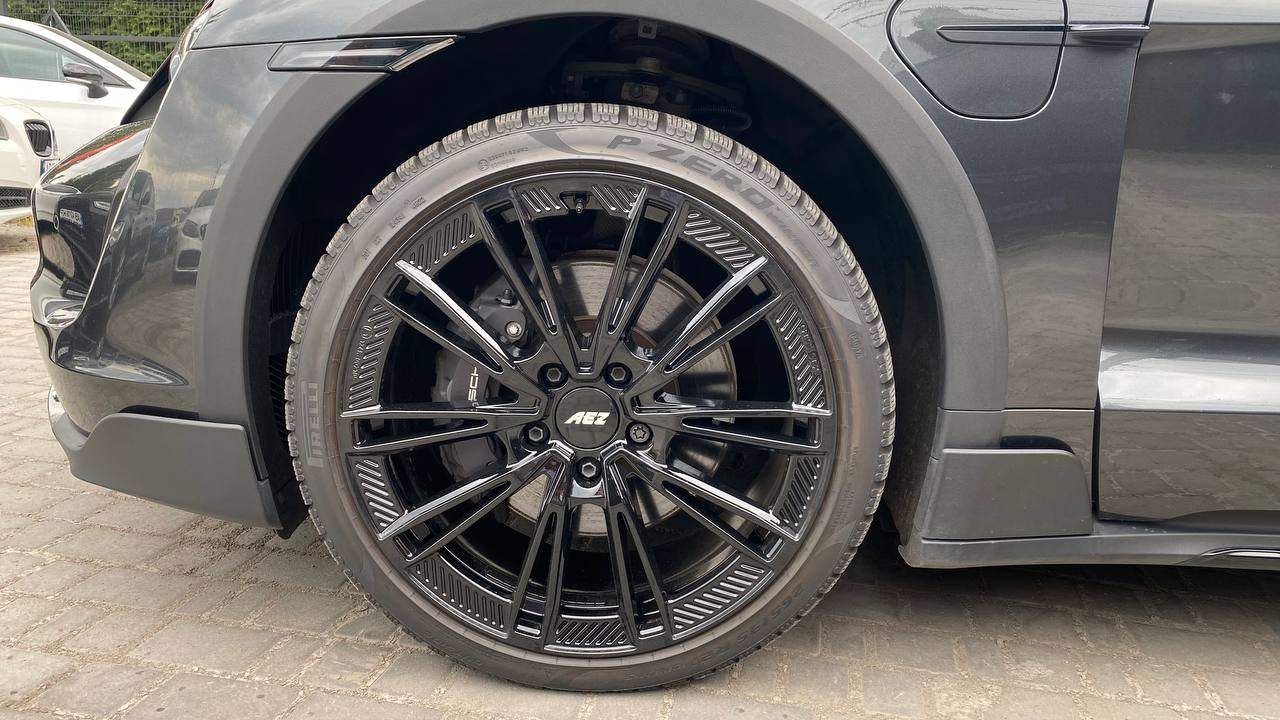 Porsche Taycan - фото 33