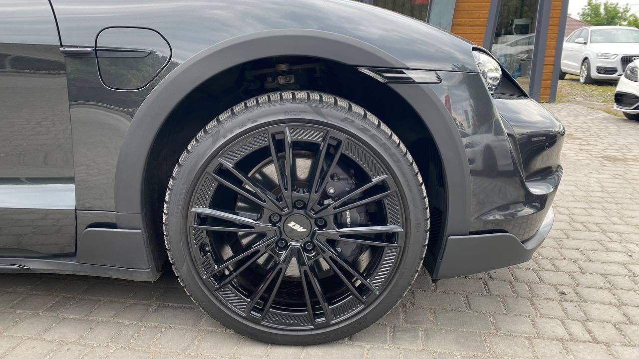 Porsche Taycan - фото 7