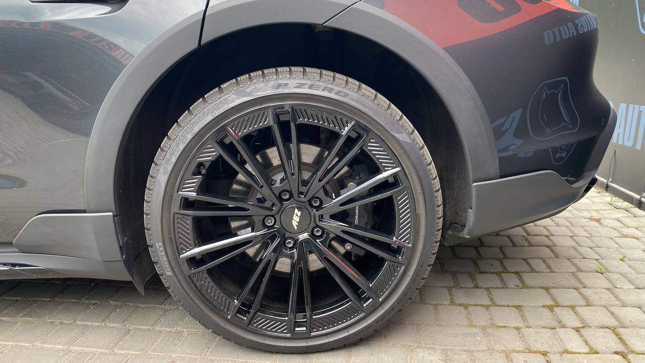 Porsche Taycan - фото 13