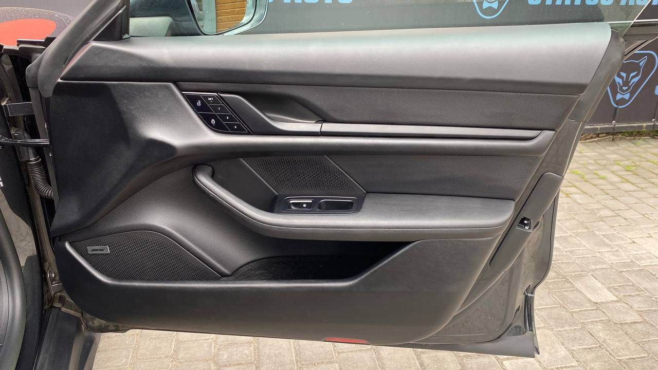 Porsche Taycan - фото 5