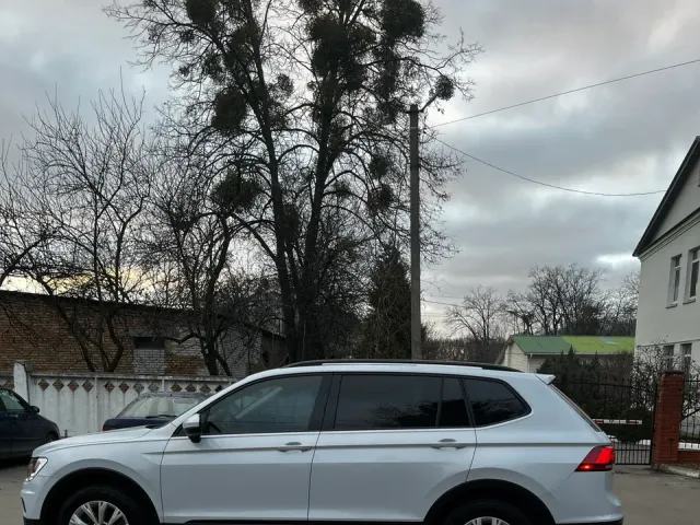 Volkswagen Tiguan - фото 4