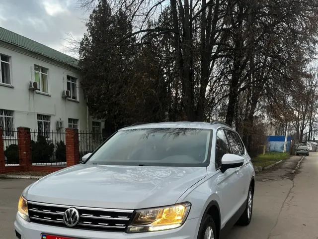 Volkswagen Tiguan - фото 2