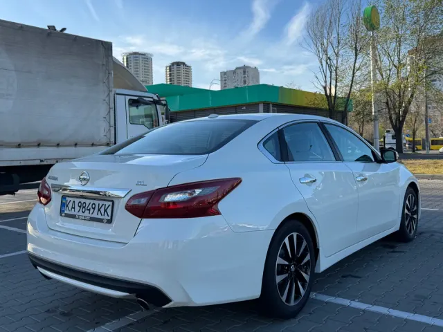 Nissan Altima - фото 1