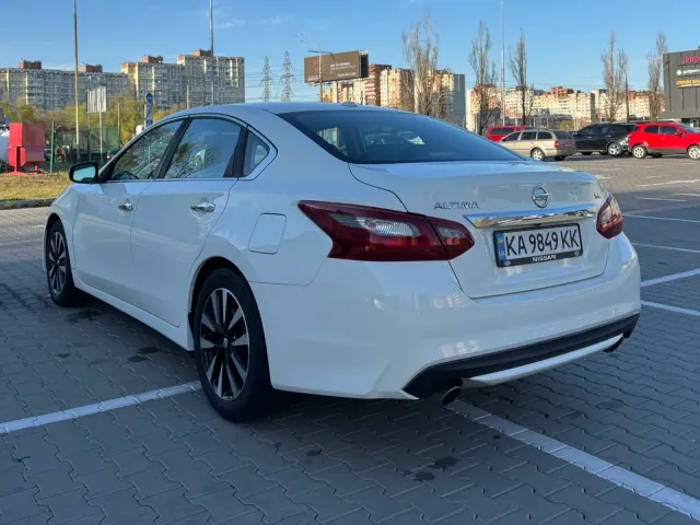 Nissan Altima - фото 2