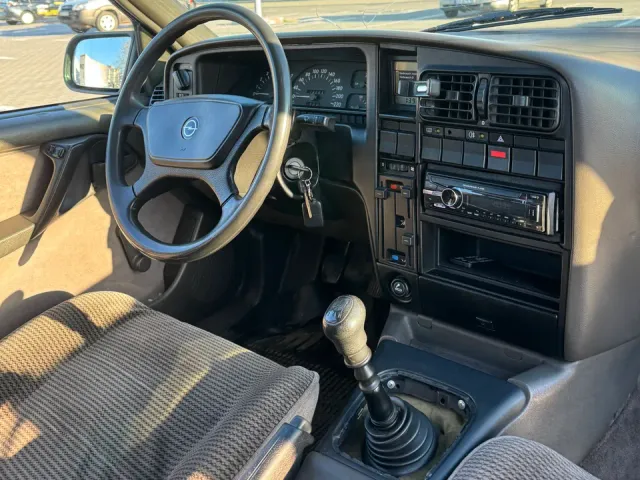 Opel Omega - фото 4