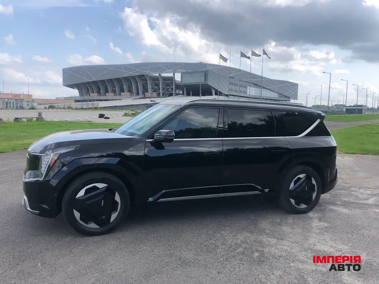 Kia EV9 - фото 1