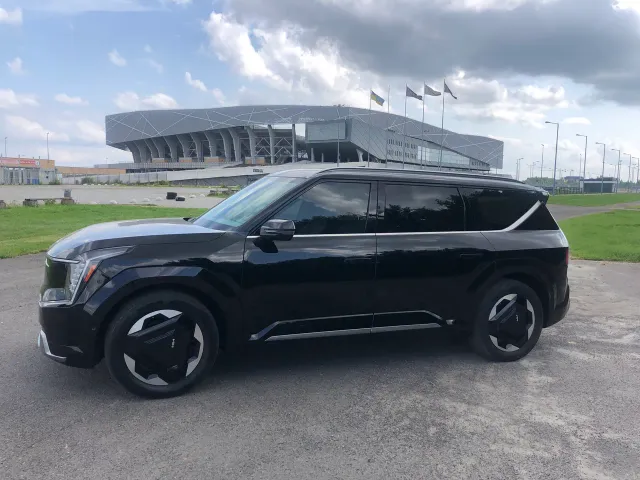 Kia EV9 - фото 1