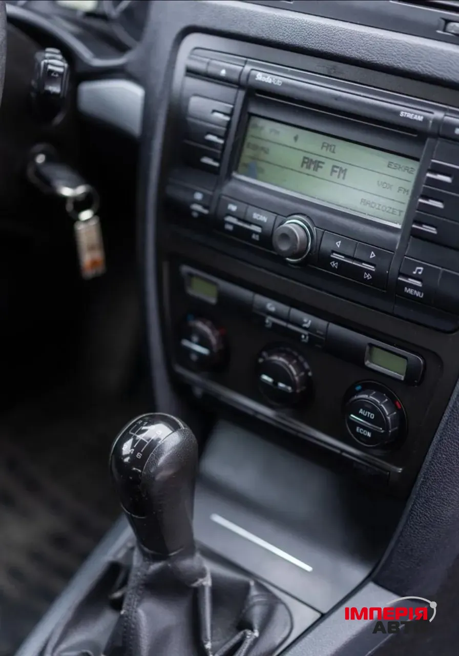 Skoda Octavia - фото 3