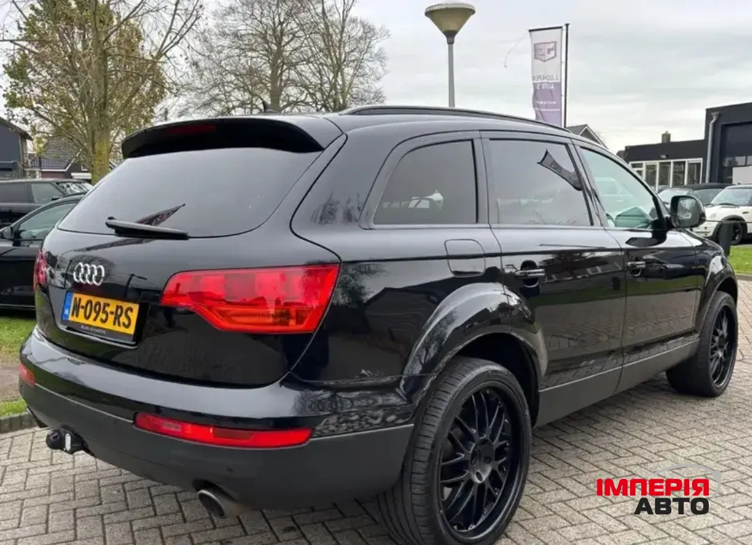 Audi Q7 - фото 11