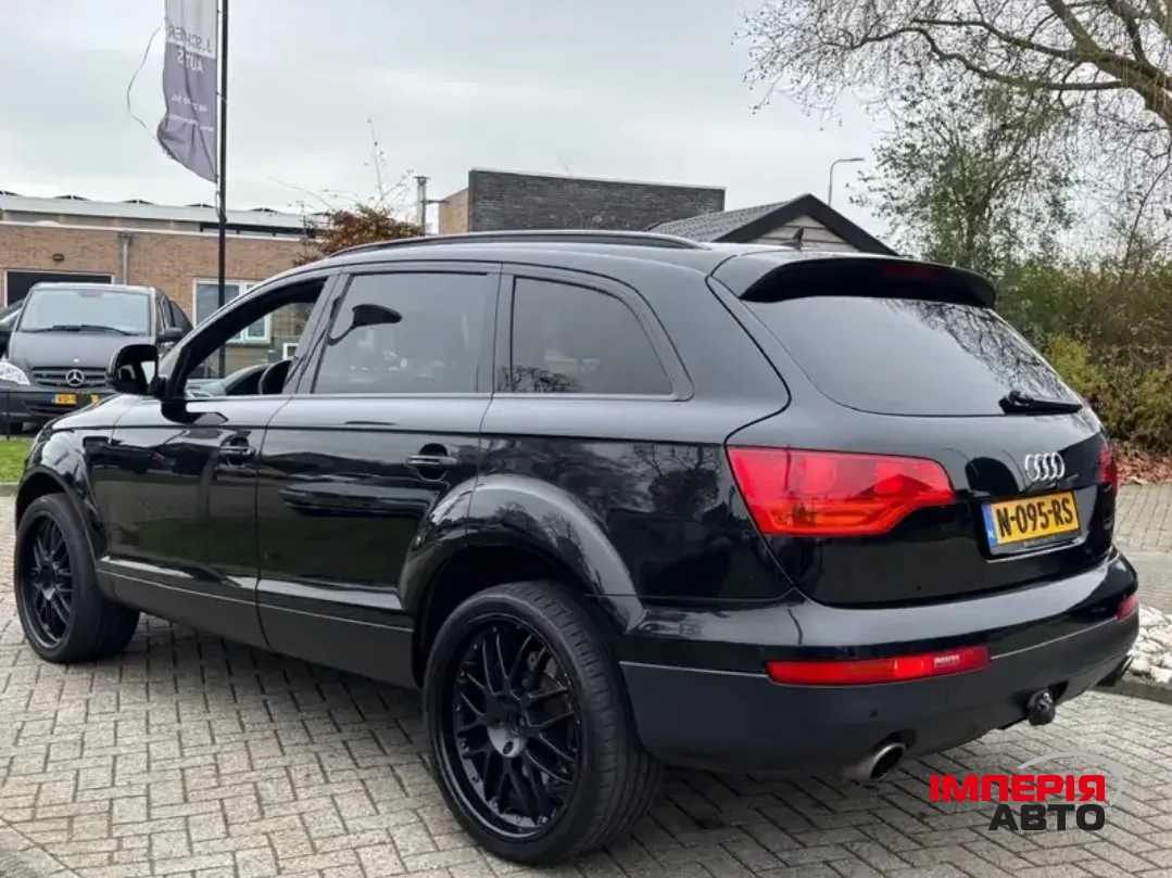 Audi Q7 - фото 1