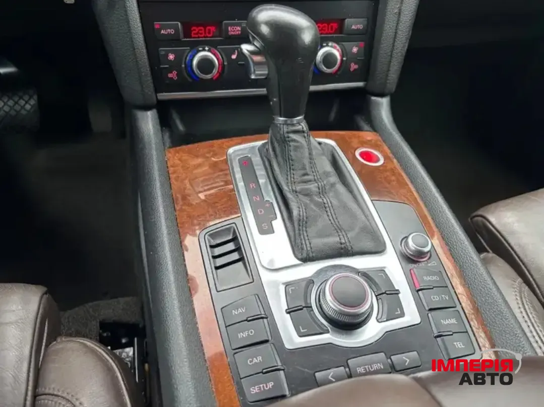 Audi Q7 - фото 9