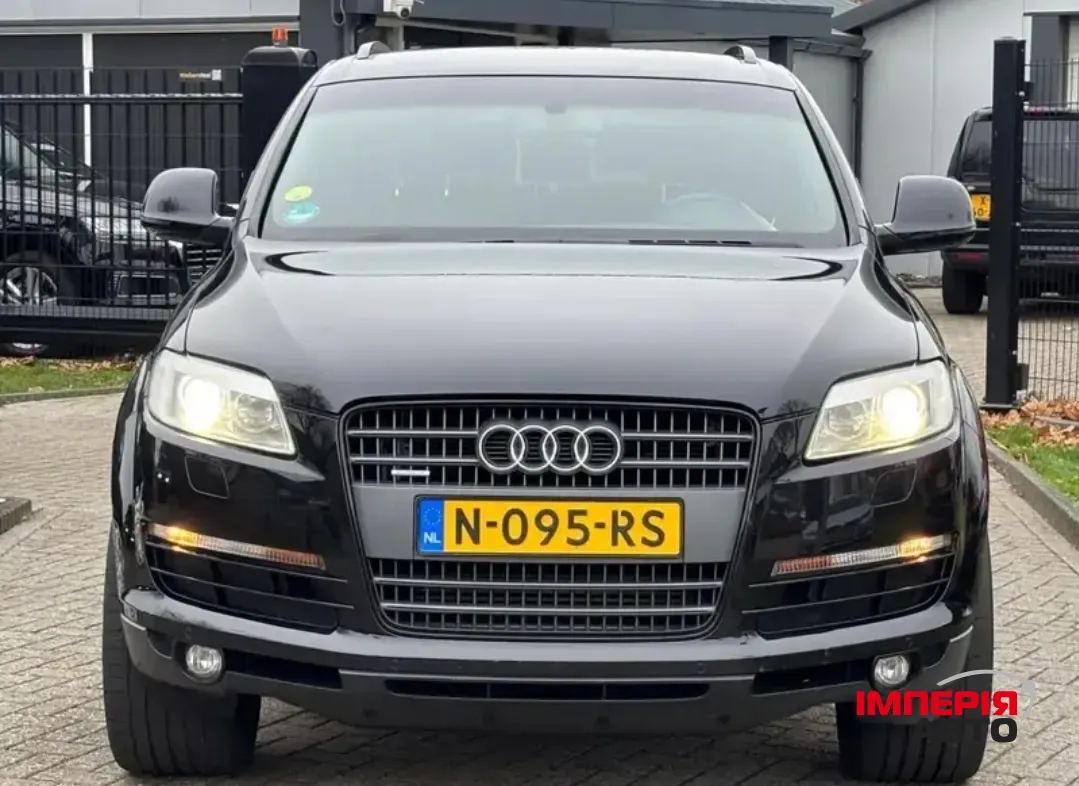 Audi Q7 - фото 12
