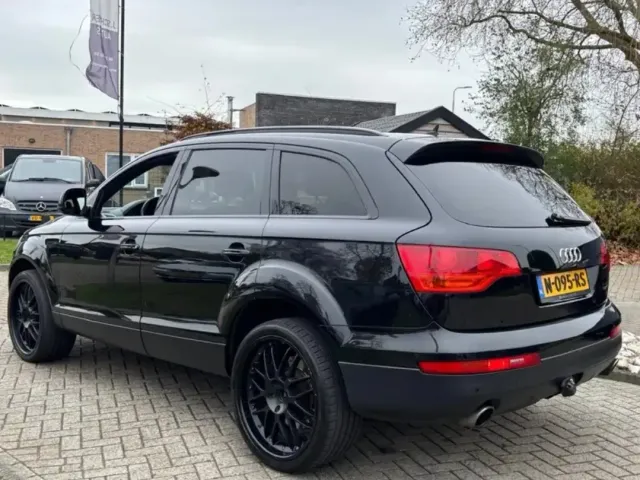 Audi Q7 - фото 1