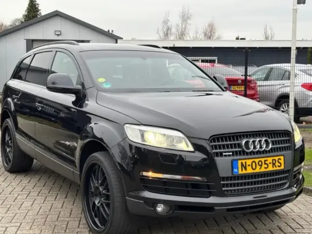 Audi Q7 - фото 2