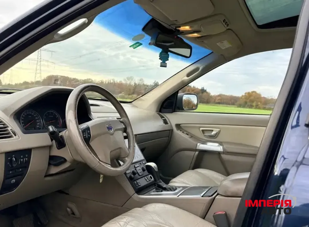 Volvo XC90 - фото 8