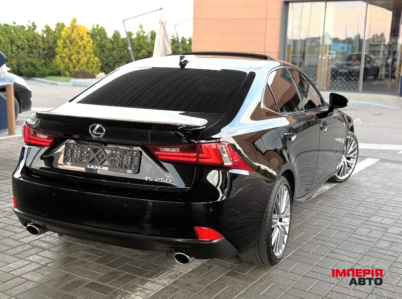 Lexus IS - фото 10