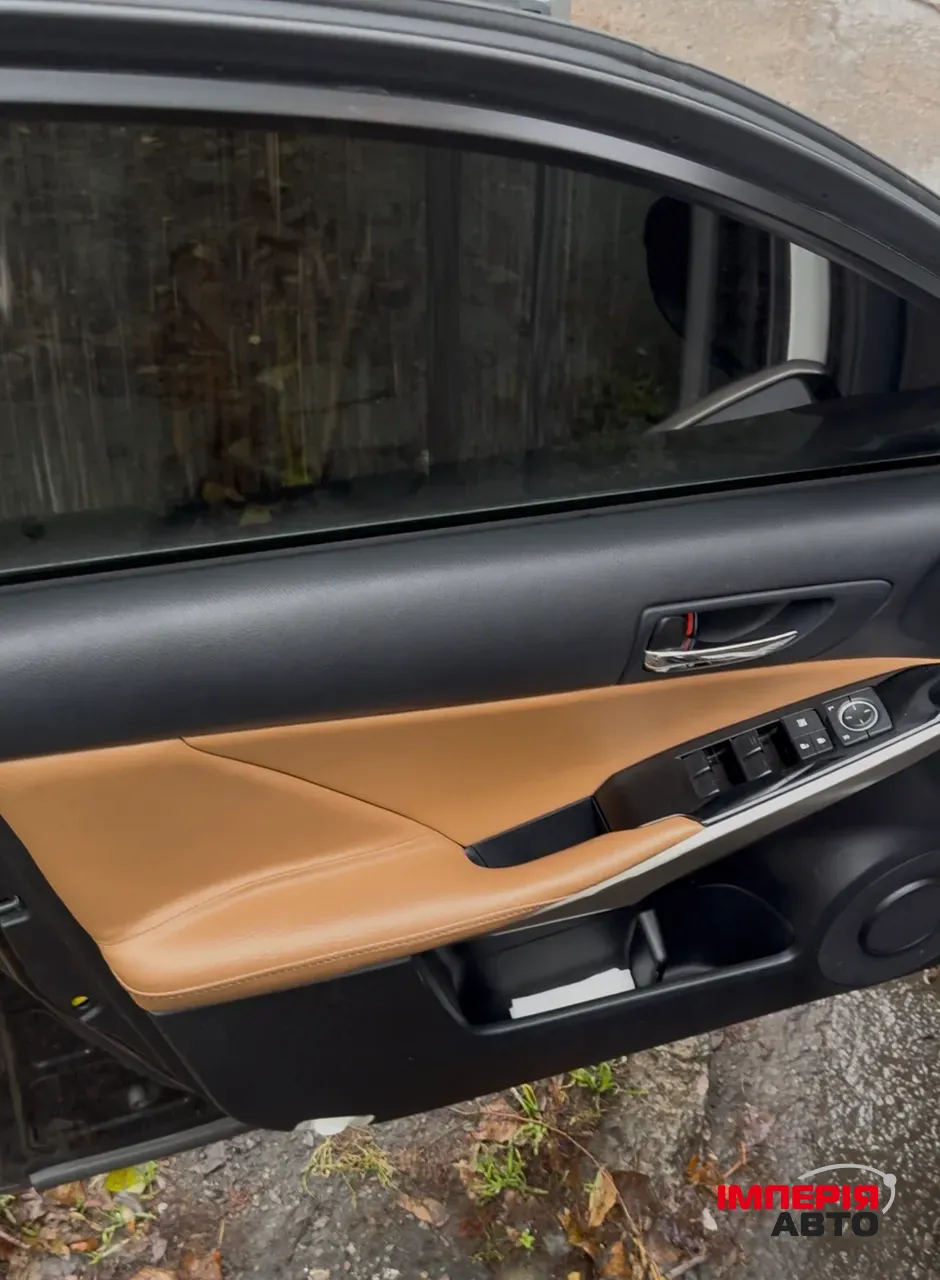 Lexus IS - фото 8