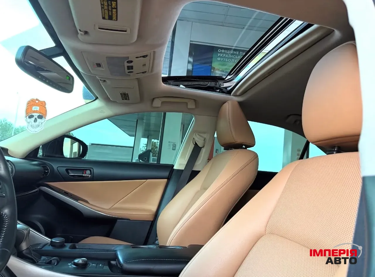 Lexus IS - фото 18