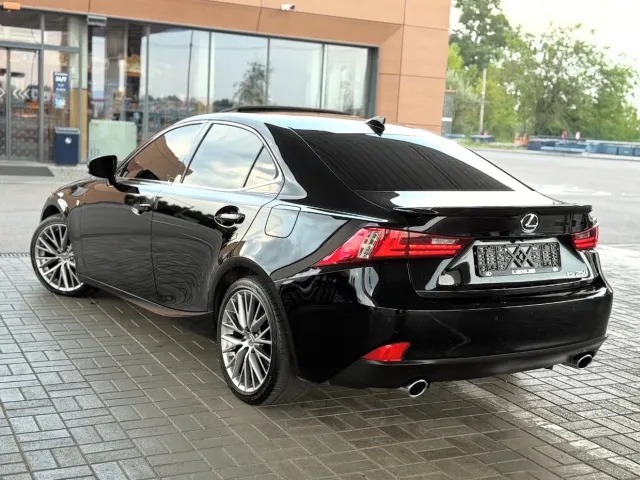 Lexus IS - фото 3
