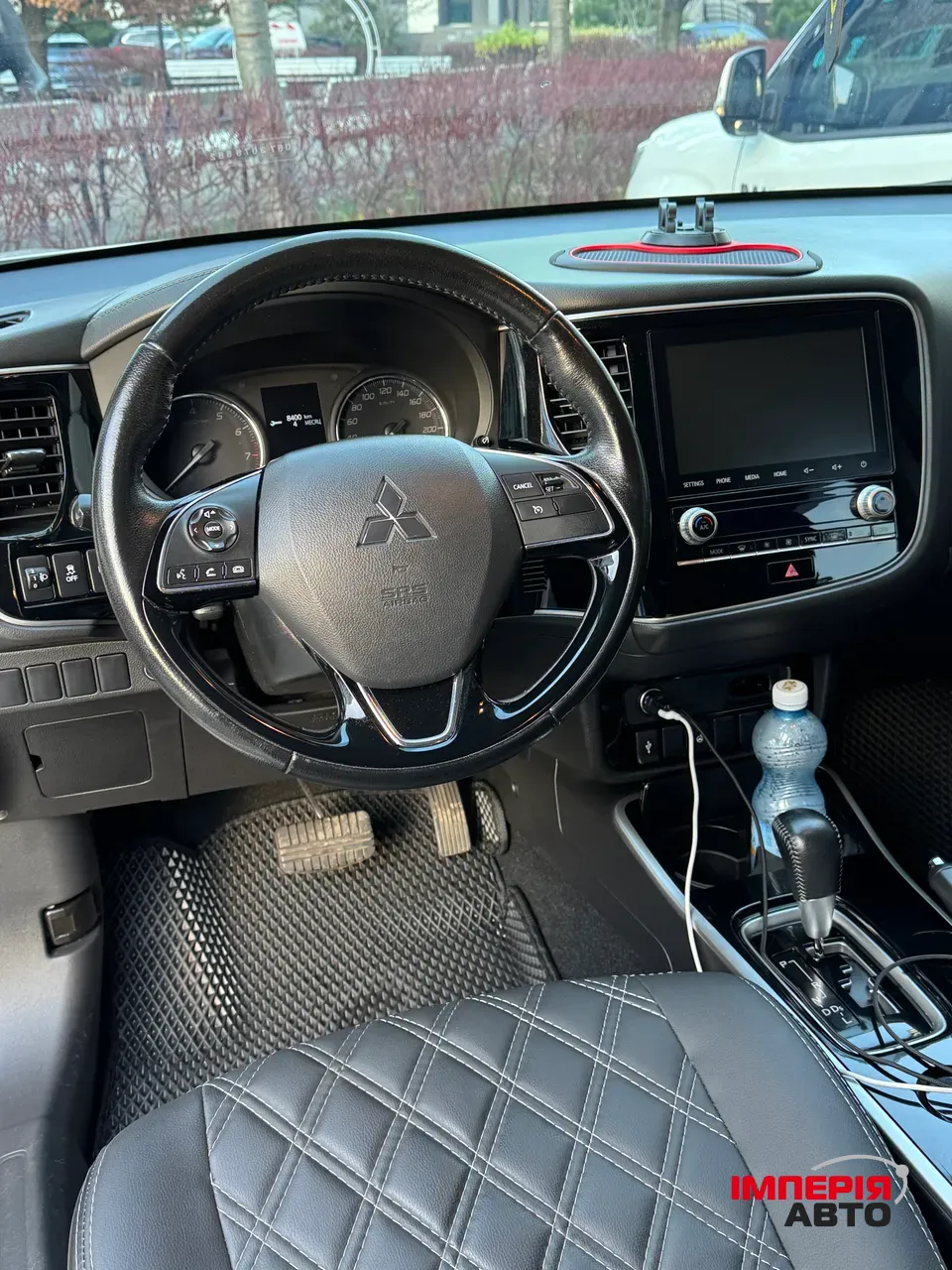 Mitsubishi Outlander - фото 1