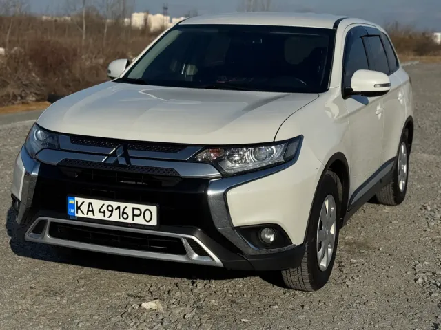 Mitsubishi Outlander - фото 4