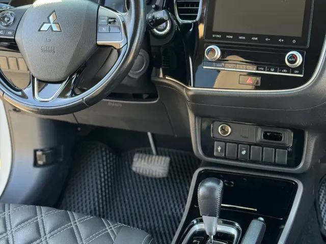 Mitsubishi Outlander - фото 5