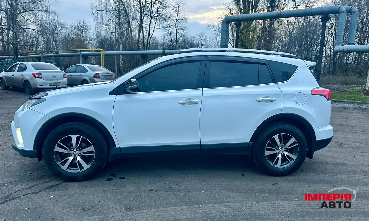 Toyota RAV4 - фото 13