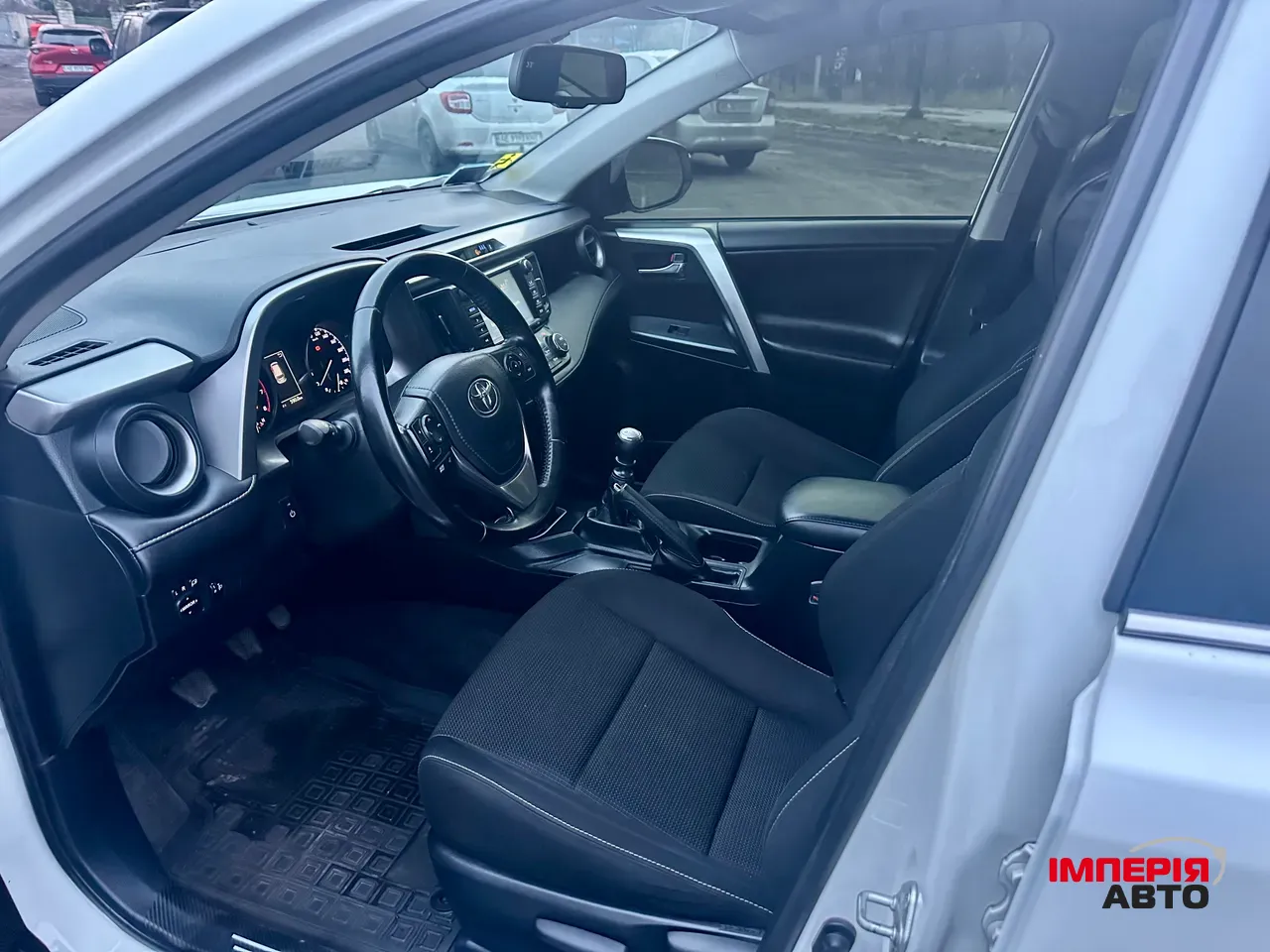 Toyota RAV4 - фото 12