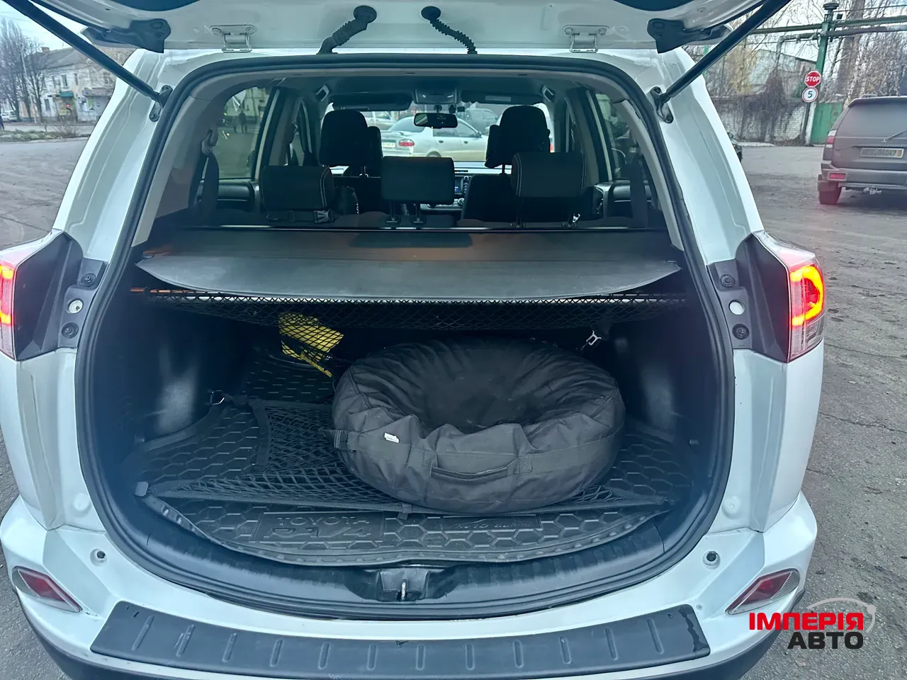 Toyota RAV4 - фото 7