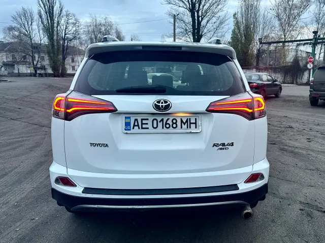 Toyota RAV4 - фото 5