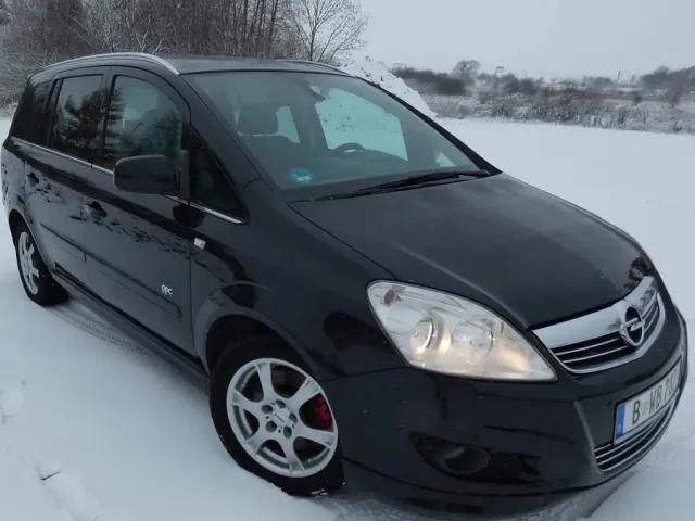 Opel Zafira - фото 1