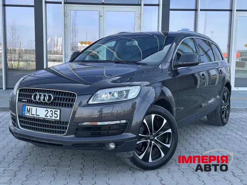 Audi Q7 - фото 11