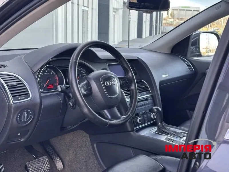 Audi Q7 - фото 8