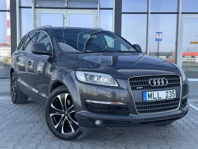 Audi Q7 - фото 1