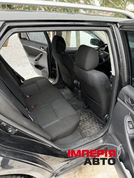 Toyota Avensis - фото 3
