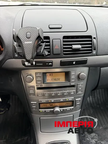 Toyota Avensis - фото 4