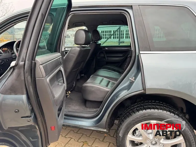 Volkswagen Touareg - фото 2