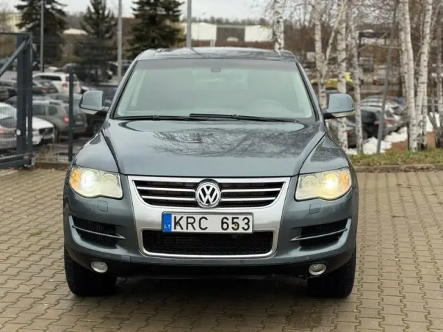 Volkswagen Touareg - фото 1
